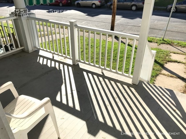 Foto del edificio - 5 Bedroom House in Easton