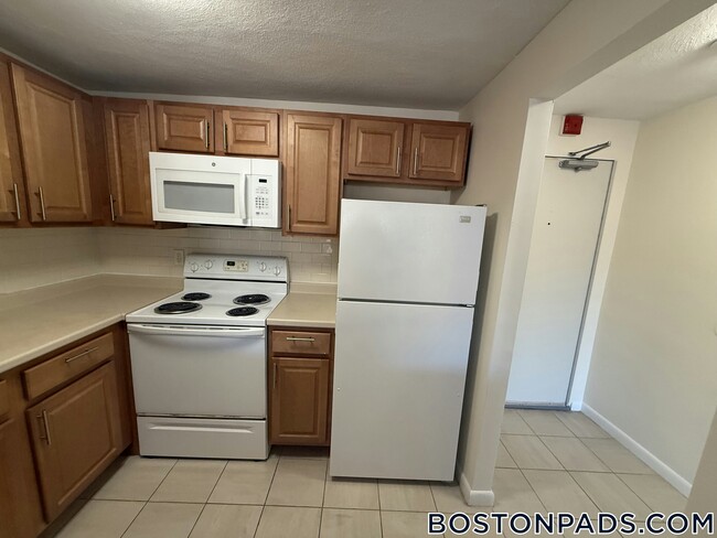 Building Photo - 245 Main St