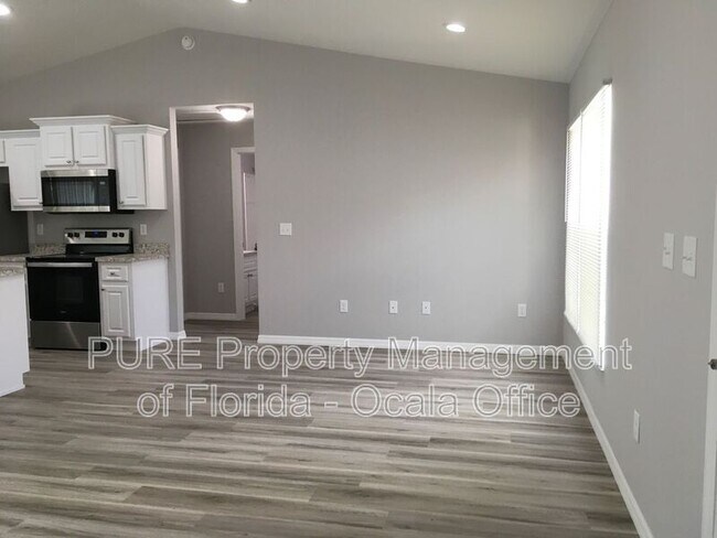 Foto del edificio - 7101 Hemlock Loop