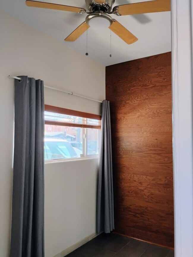 Foto del edificio - 1921 Knoxville Ave