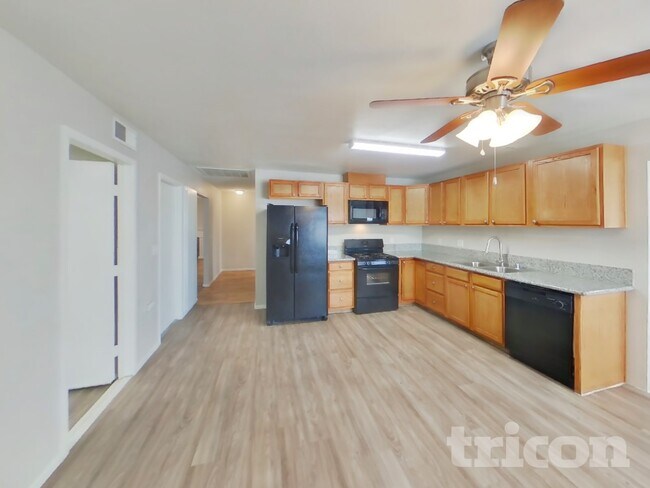 Building Photo - 4078 Deerfield Ave