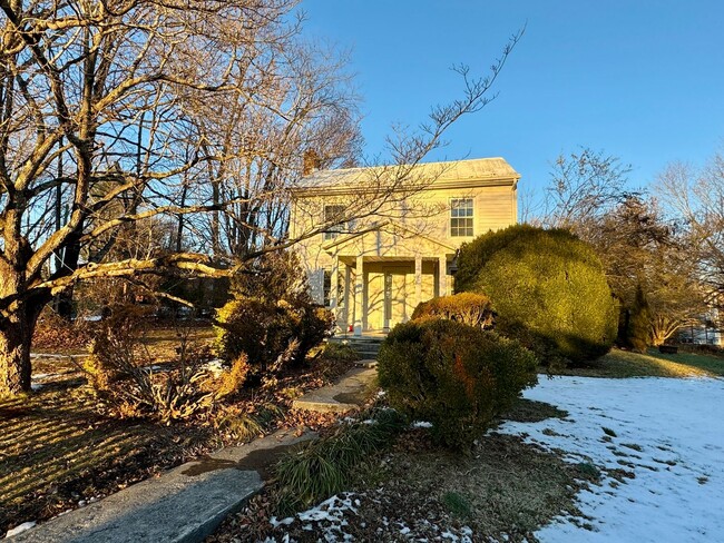 Building Photo - Historic Three Bedroom Home on Large Lot