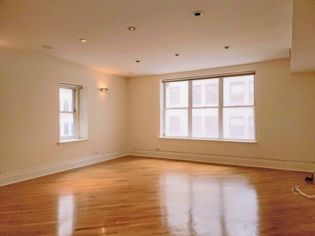 Foto del edificio - 24 W 45th St