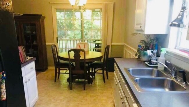 Building Photo - 2922 Temperance Dr