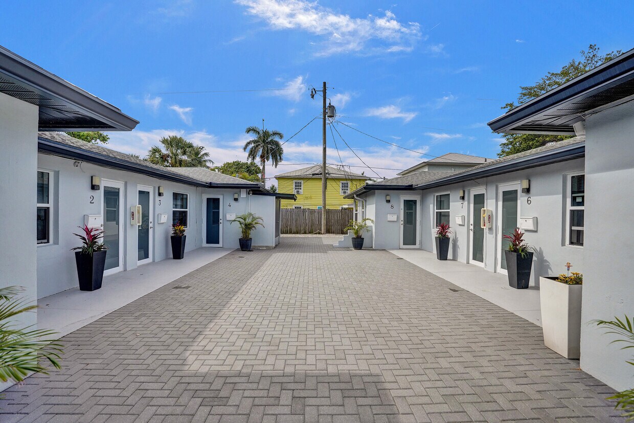 Foto principal - 220 Walton Blvd