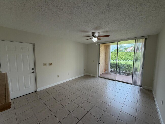Foto del edificio - 1743 Village Blvd