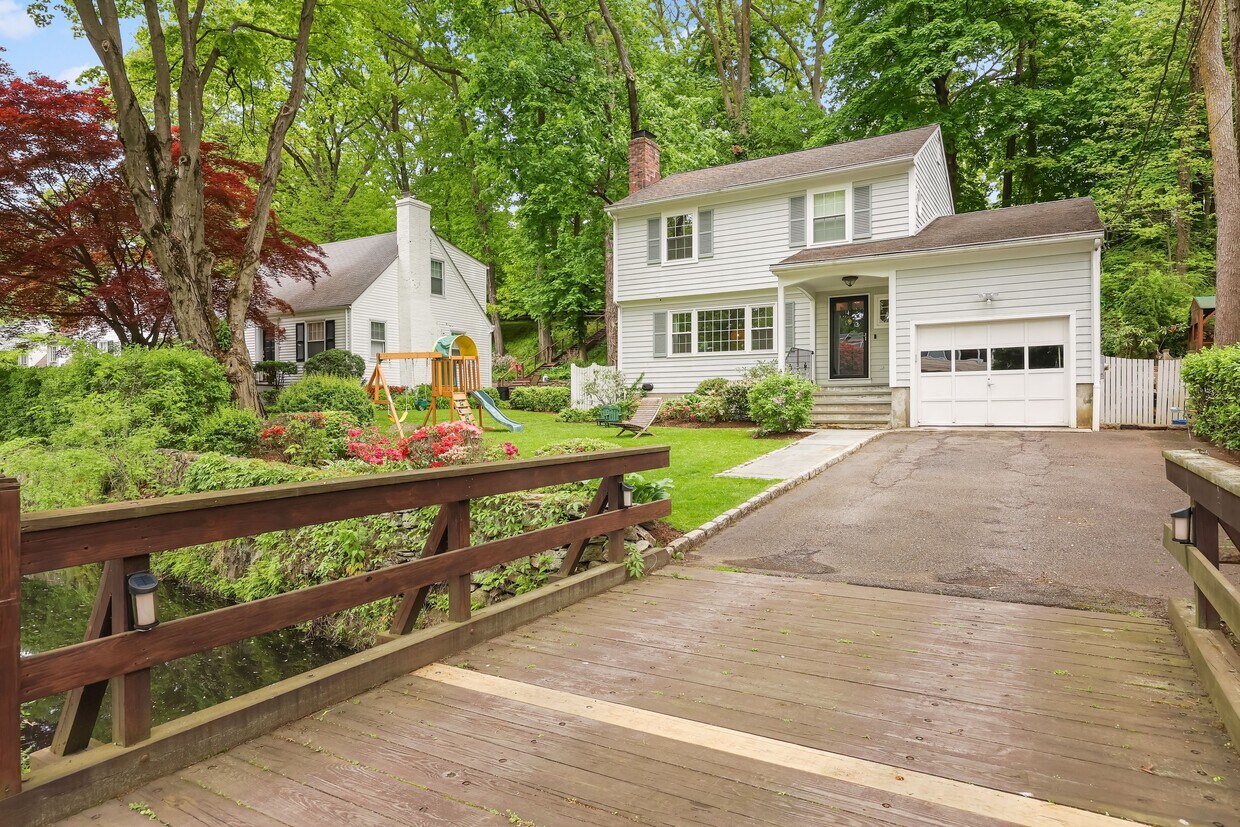Primary Photo - 25 Center Dr