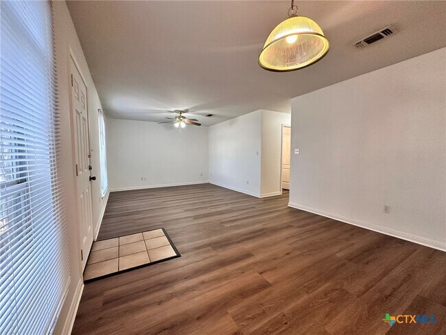 Building Photo - 3013 Pine Valley Dr