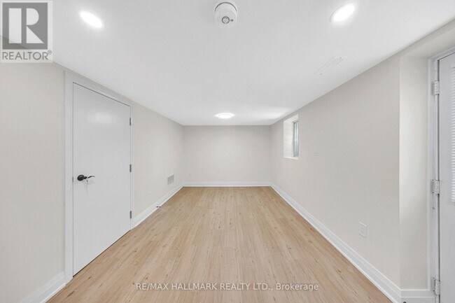 Building Photo - 28 Furlong Ct