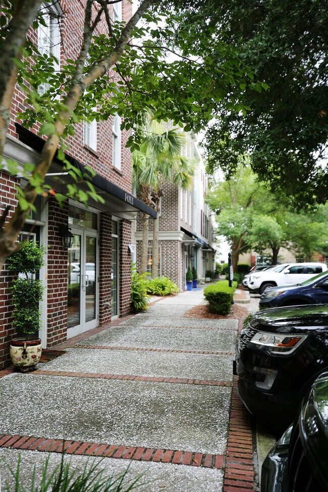 Foto del edificio - Available August 10th. Beautiful 3BR/2.5BA Townhome in Shelmore Village!