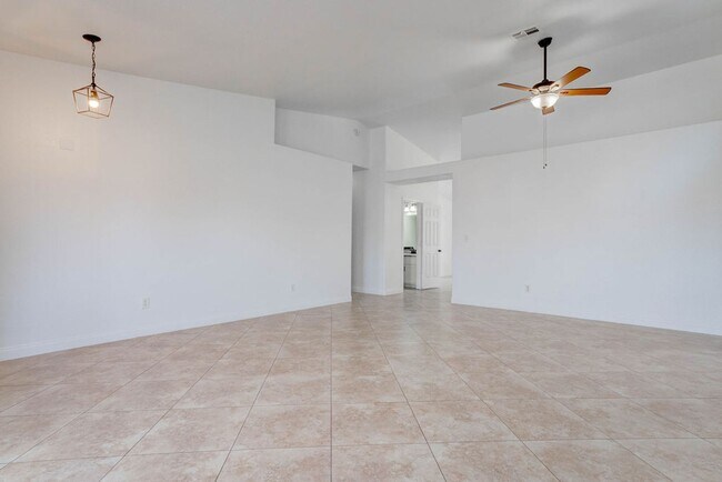 Foto del edificio - 2205 Riderwood Ave