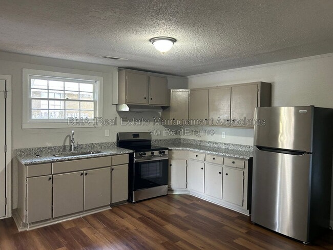 Building Photo - 1321 Drewery Ave