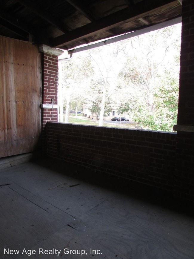 Building Photo - 1246 S 45th St