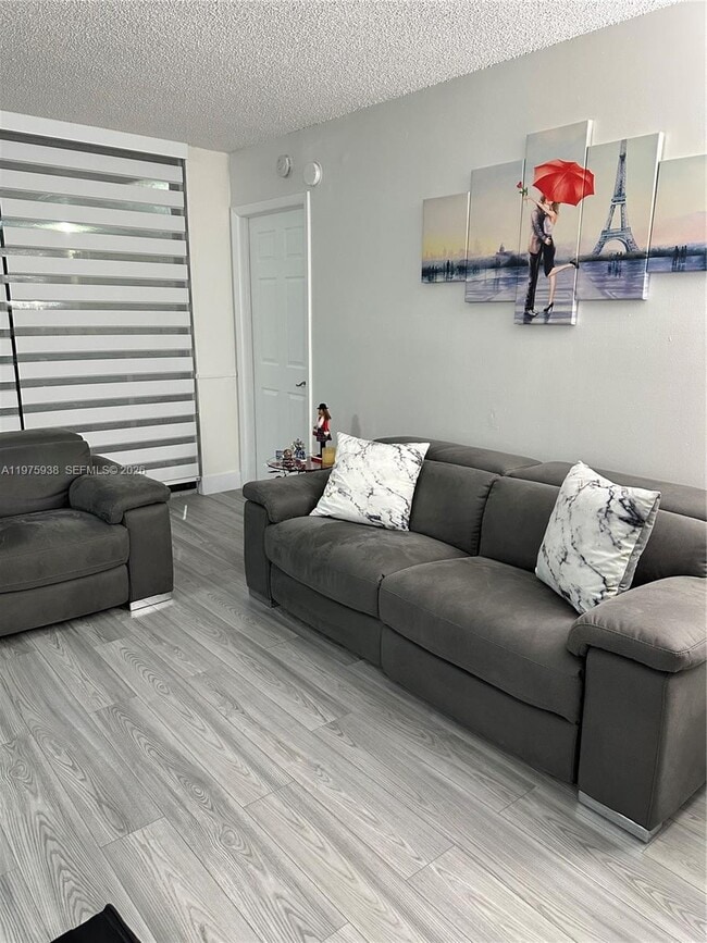 Foto del edificio - 2055 SW 122nd Ave