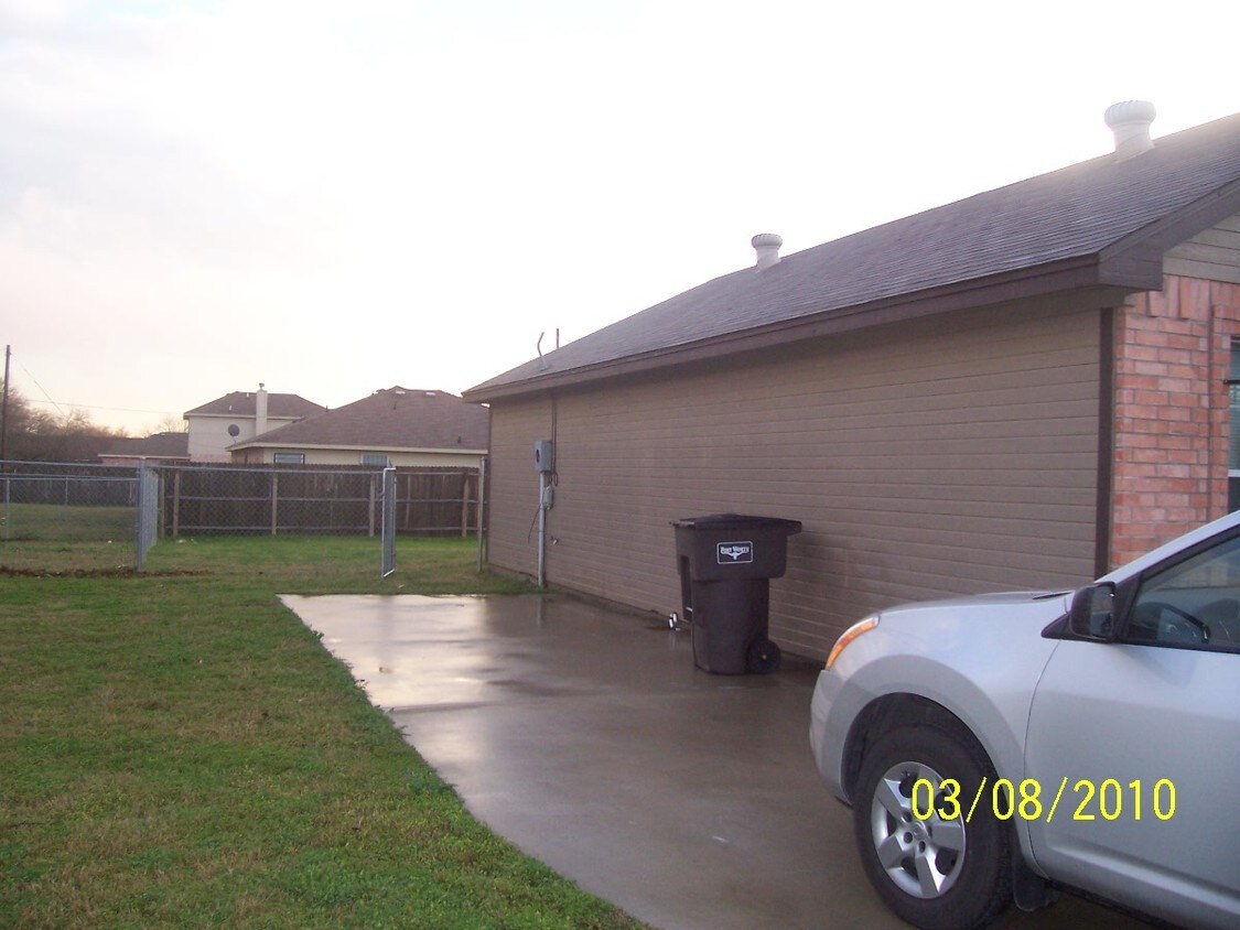 Building Photo - 5200 Carol Ave