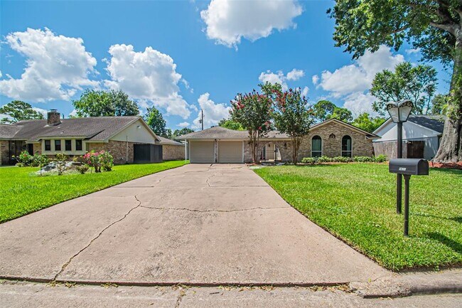 Foto del edificio - 5611 Winding Way Dr