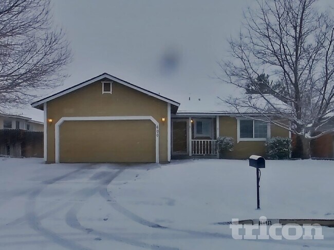 Foto del edificio - 600 Blue Skies Dr
