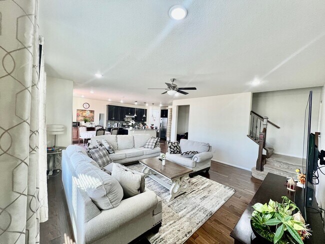 Building Photo - Spacious & Beautiful 4 BR House in Parker