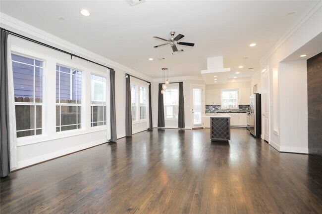 Foto del edificio - 843 E 28th St