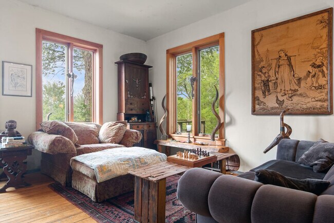 Foto del edificio - 1087 State Rd