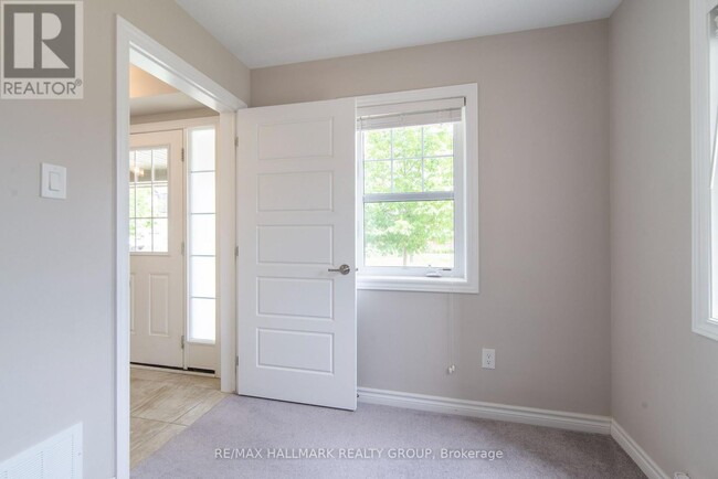 Building Photo - 799 Mayfly Cres