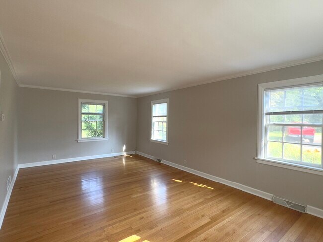Building Photo - 15751 Burr Oak Rd