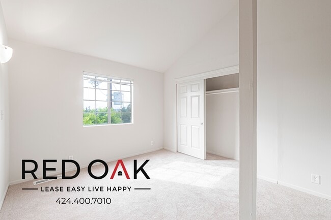 Building Photo - 4651 Cahuenga Blvd