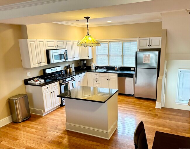 Building Photo - 14 Haviland St