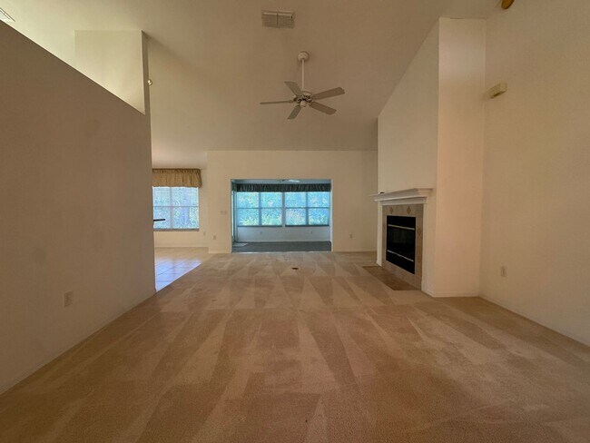 Building Photo - Charming 3-Bedroom Home in Broadmoor – Mov...