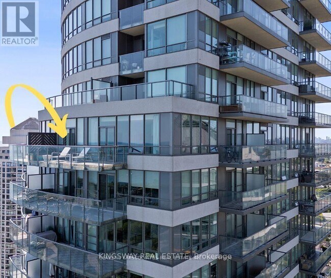 Photo du bâtiment - 2240 Lake Shore Blvd W