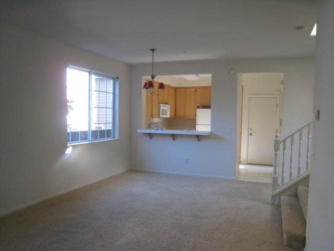 Building Photo - 1041 Warren Dr