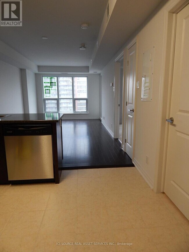 Building Photo - 242 Rideau St