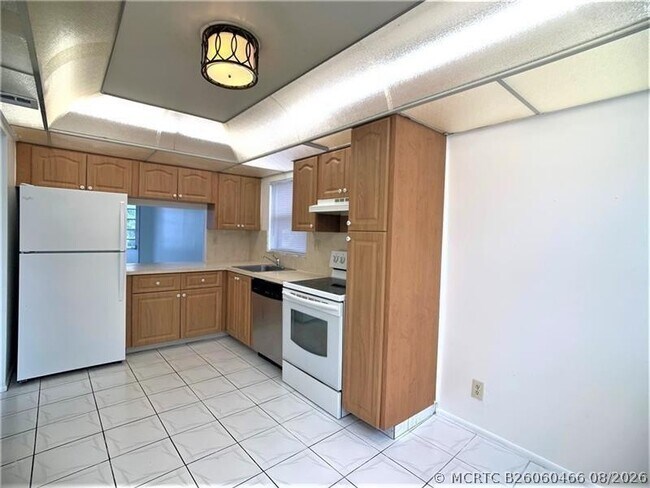 Foto del edificio - 8360 Sands Point Blvd