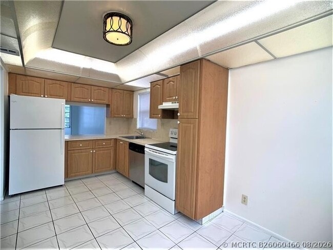 Building Photo - 8360 Sands Point Blvd