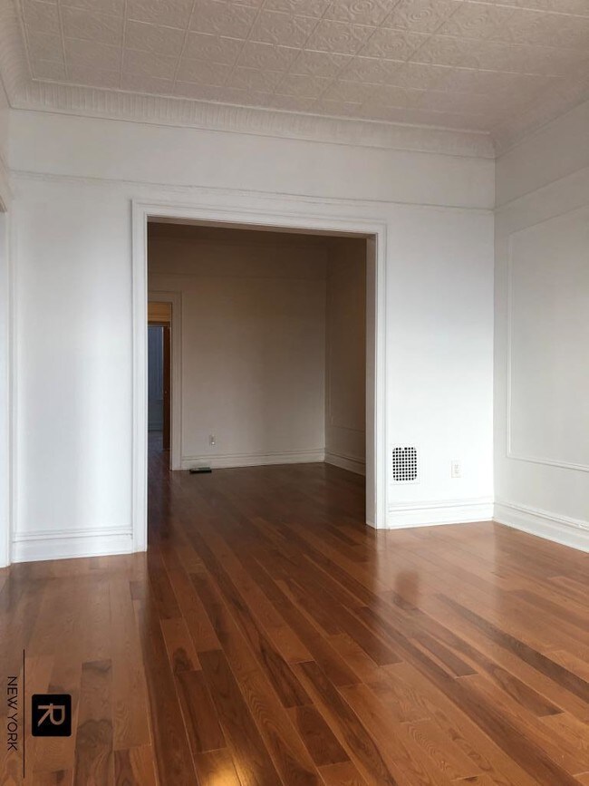 Building Photo - 60-40 69th Avenue