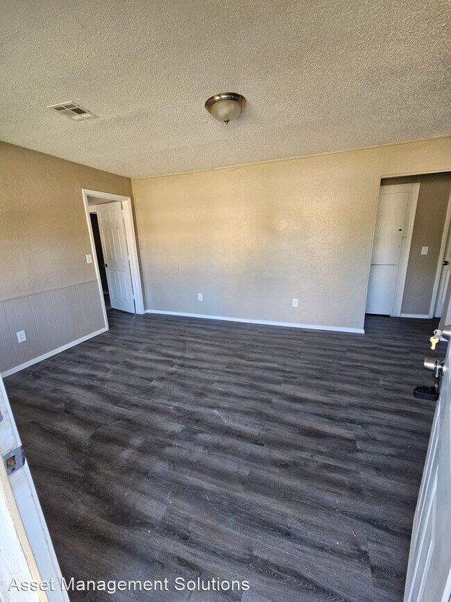 Building Photo - 3 br, 2 bath House - 724 Llyod Ave