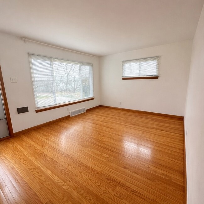 Building Photo - 2512 Tamm Ave