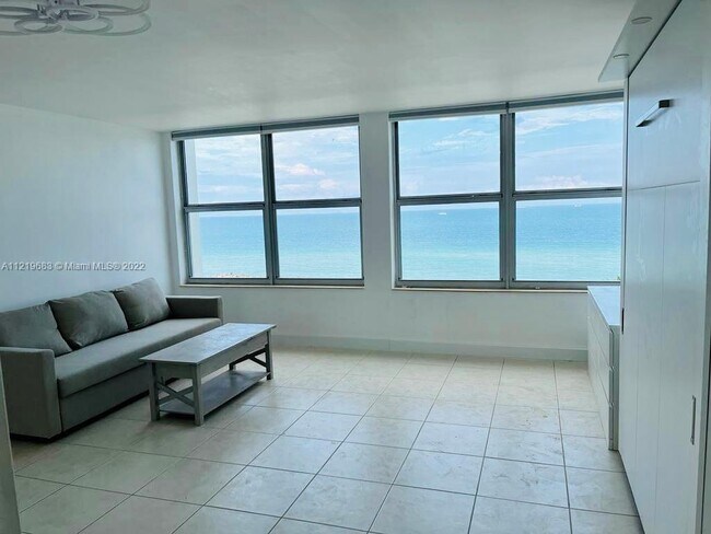 Building Photo - 2899 Collins Ave