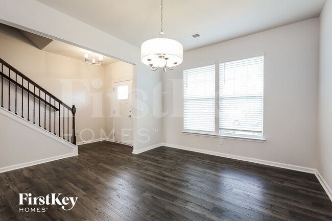 Foto del edificio - 300 Stonefence Dr