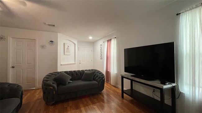 Building Photo - 7513 Cayenne Ln