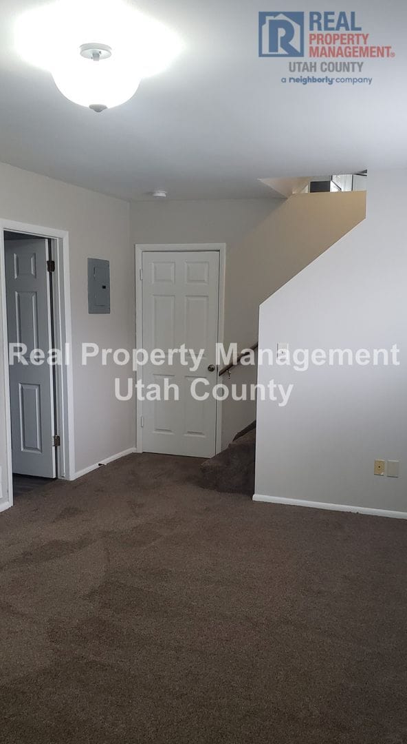 Building Photo - Orem Duplex