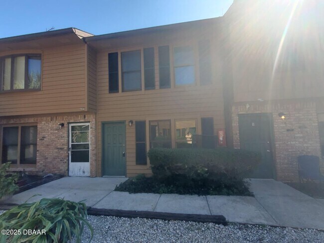 Foto del edificio - 814 N Halifax Ave