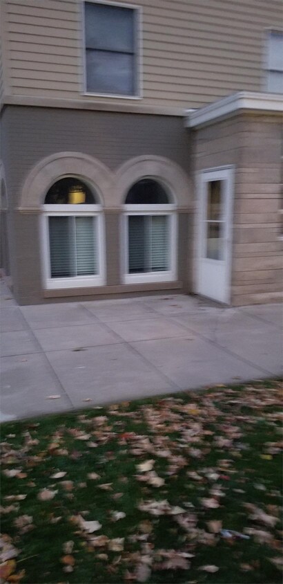 Primary Photo - 806 Maple Ave