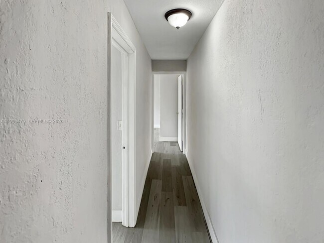 Foto del edificio - 6647 SW 59th Pl