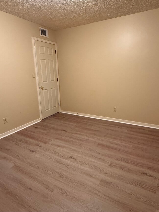 Foto del edificio - 29 Kemmons Dr