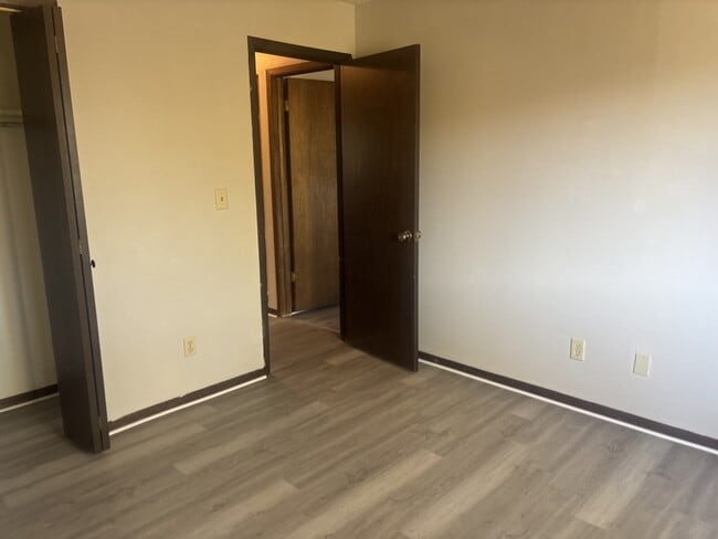 Building Photo - 1520 Oak Ridge Ln SE