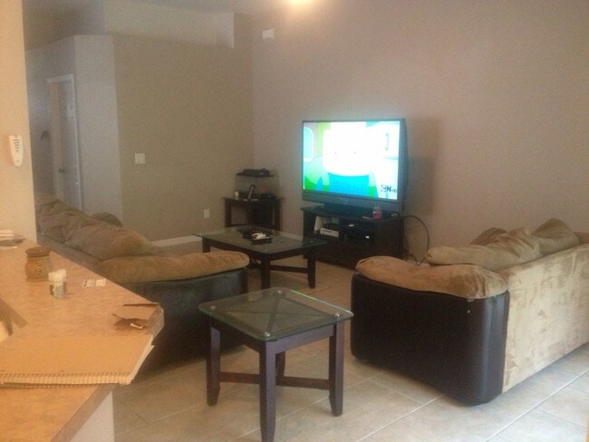 Building Photo - 3 BEDROOM 2 BATH HOME IN BRANDON