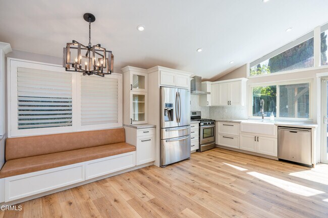 Building Photo - 2030 Lyndhurst Ave