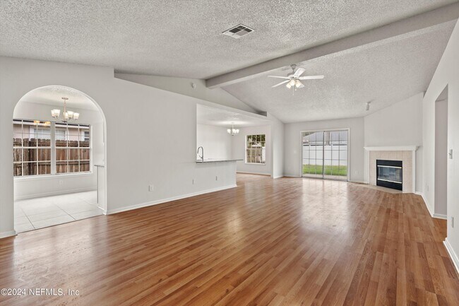 Foto del edificio - 12756 Bentwater Dr