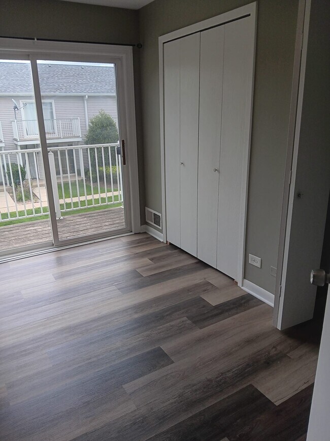 Foto del edificio - 522 Meadow Green Ln